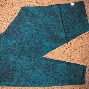 Lululemon Cropped Wunder Under Leggings